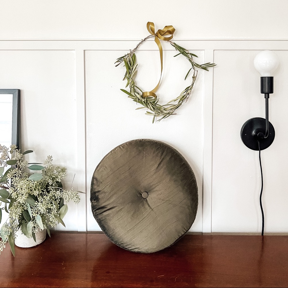 Satin round pillow